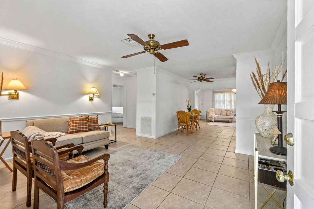 12229ColonyAve Living Entrance