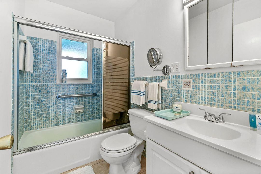 12229ColonyAve Second Bathroom