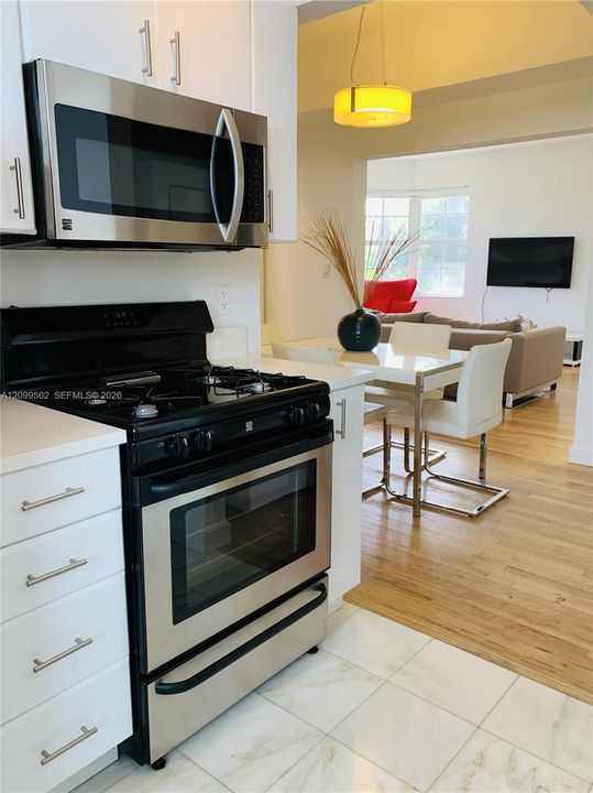 For Rent: $2,475 (1 beds, 1 baths, 758 Square Feet)