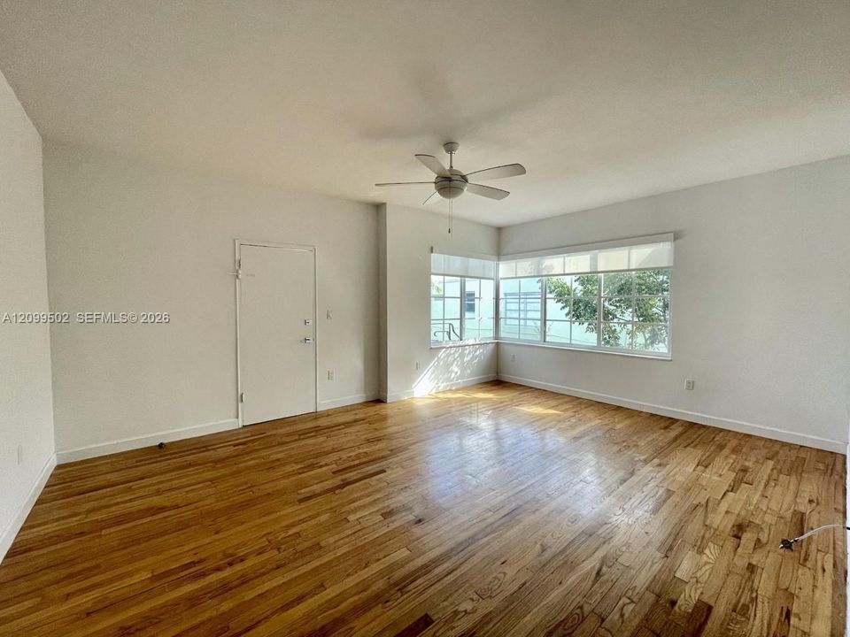For Rent: $2,475 (1 beds, 1 baths, 758 Square Feet)