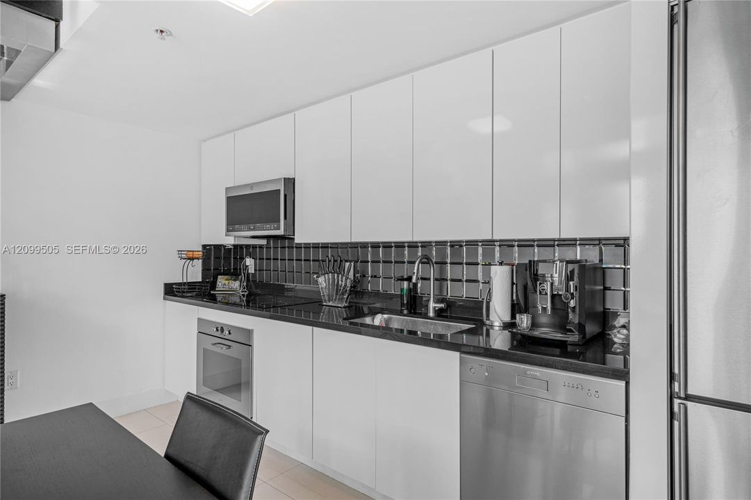 В аренду: $5,800 (3 спален, 3 ванн, 1464 Квадратных фут)