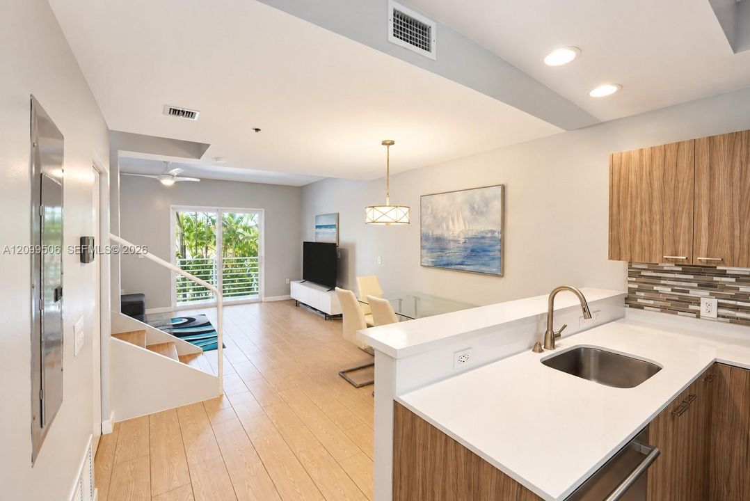 For Rent: $5,000 (2 beds, 2 baths, 1120 Square Feet)