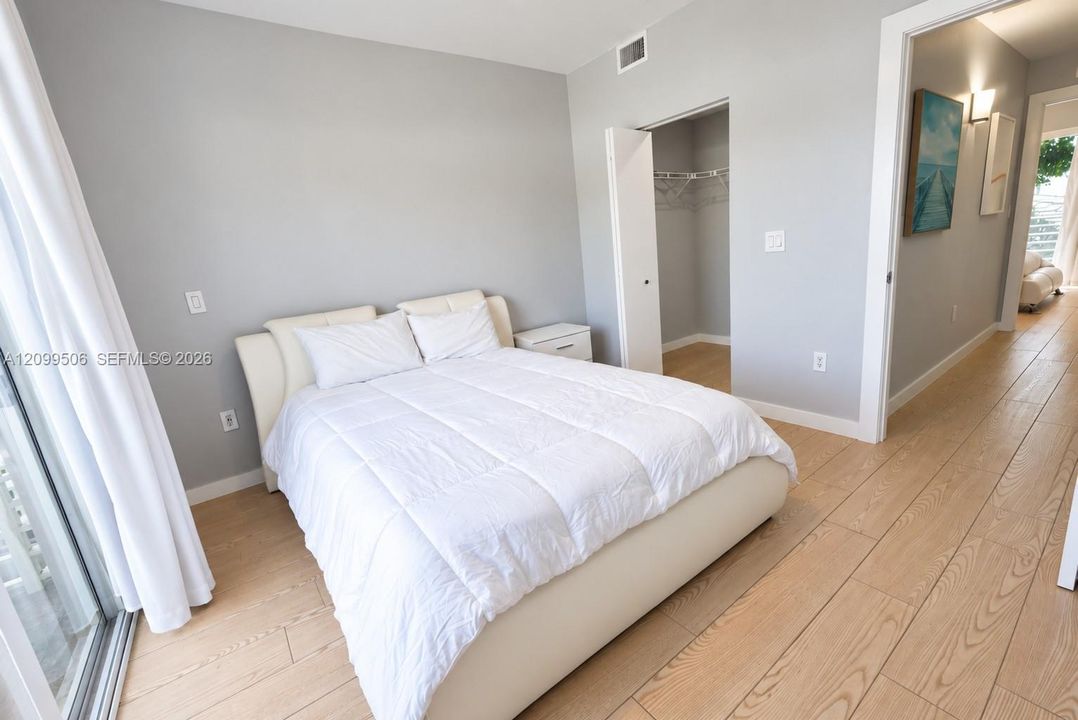 For Rent: $5,000 (2 beds, 2 baths, 1120 Square Feet)
