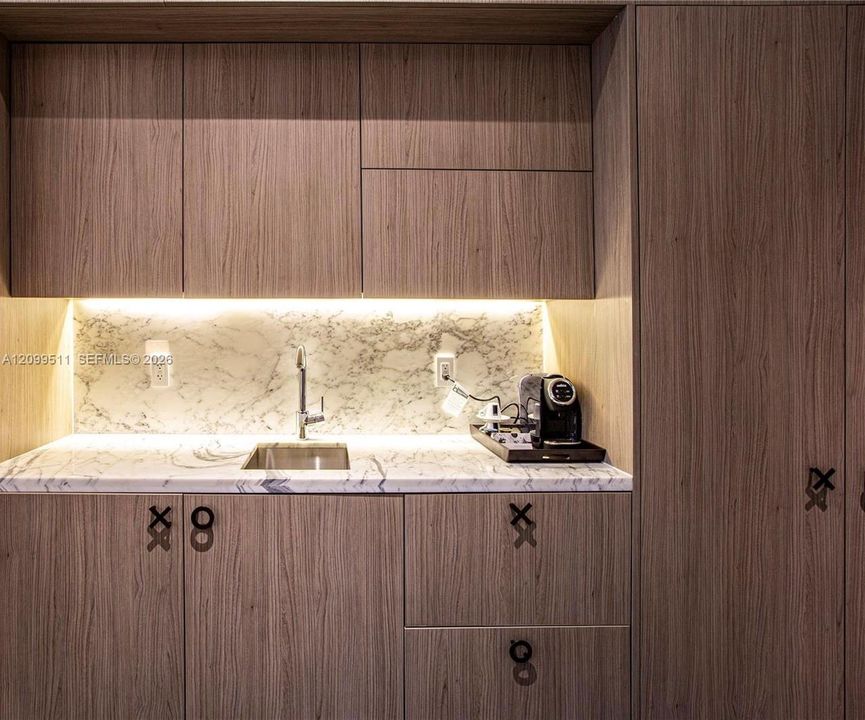 На продажу: $575,000 (0 спален, 1 ванн, 553 Квадратных фут)