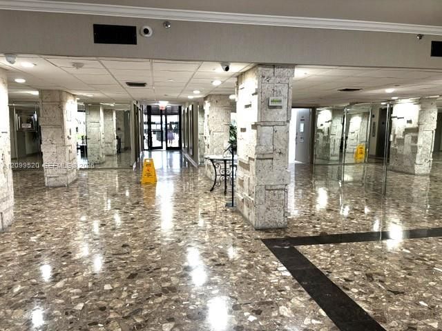 For Rent: $1,650 (1 beds, 1 baths, 782 Square Feet)