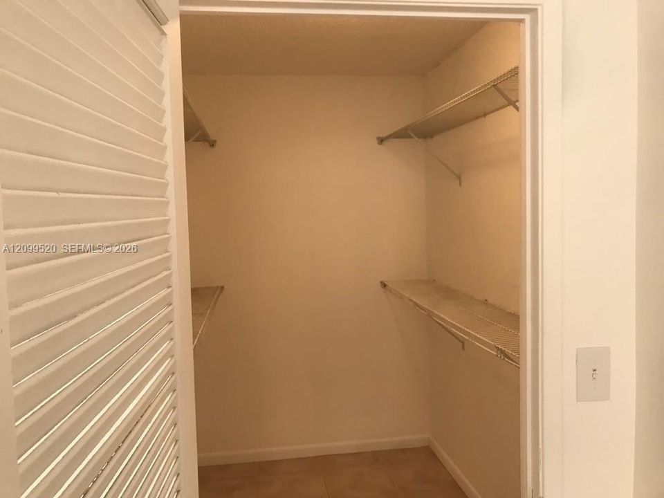 For Rent: $1,650 (1 beds, 1 baths, 782 Square Feet)