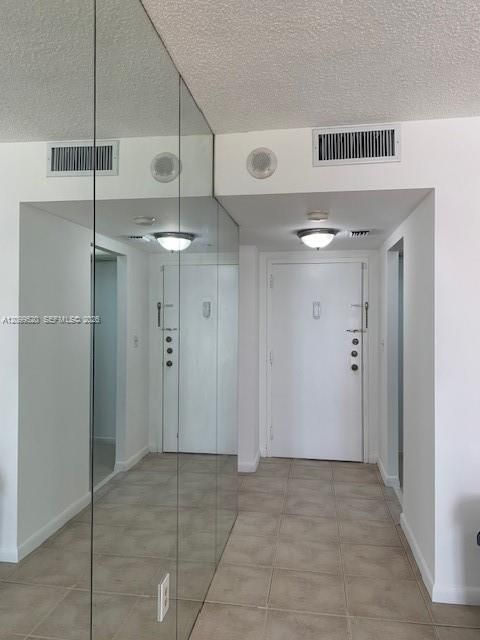 For Rent: $1,650 (1 beds, 1 baths, 782 Square Feet)