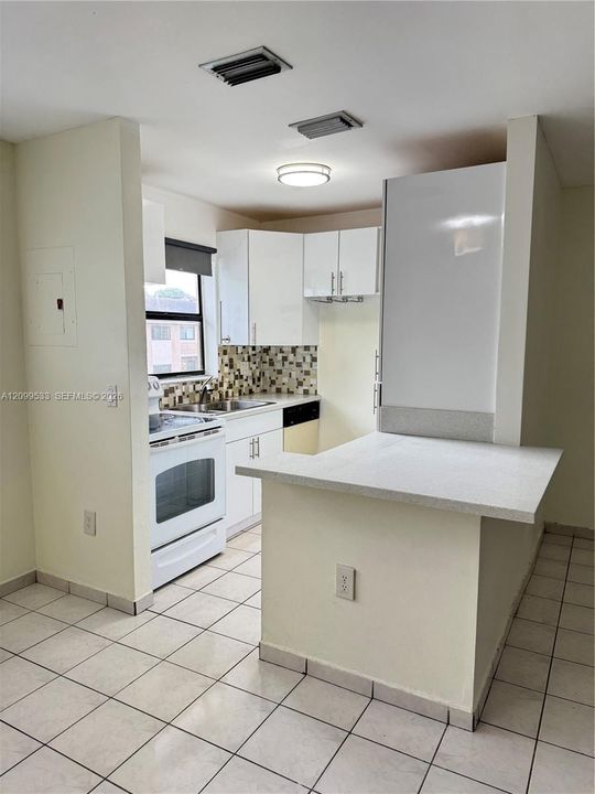 В аренду: $1,900 (1 спален, 1 ванн, 605 Квадратных фут)