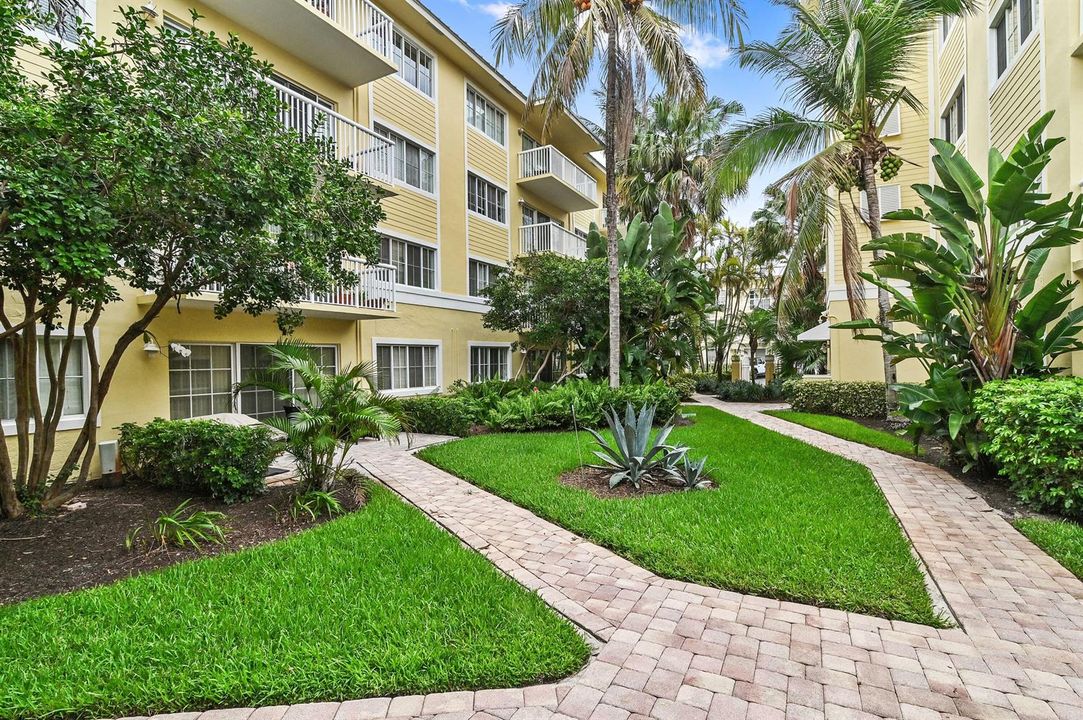 37 courtyard 01