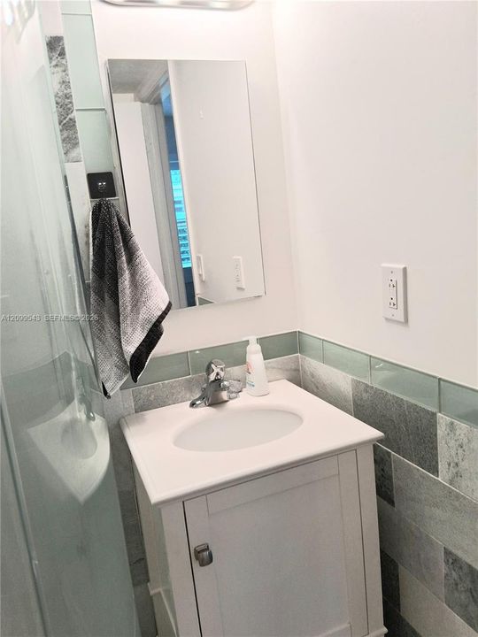 На продажу: $249,990 (2 спален, 2 ванн, 1167 Квадратных фут)