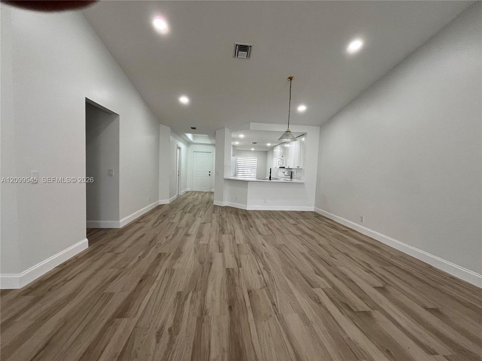 En Renta: $3,750 (3 camas, 2 baños, 1577 Pies cuadrados)