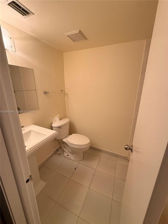 В аренду: $1,995 (2 спален, 2 ванн, 820 Квадратных фут)