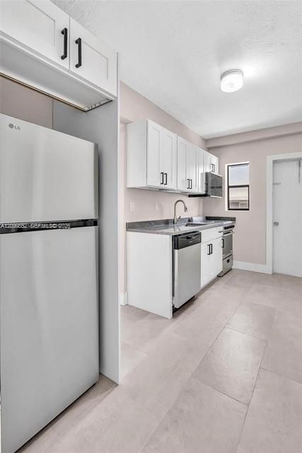 For Rent: $1,750 (0 beds, 1 baths, 700 Square Feet)