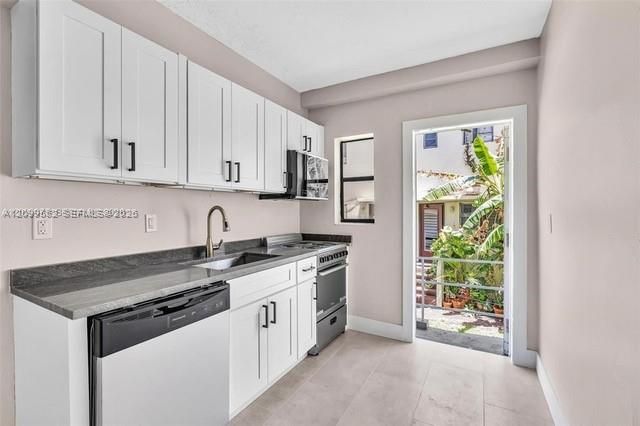 For Rent: $1,750 (0 beds, 1 baths, 700 Square Feet)