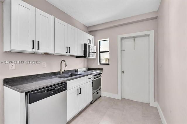 For Rent: $1,750 (0 beds, 1 baths, 700 Square Feet)
