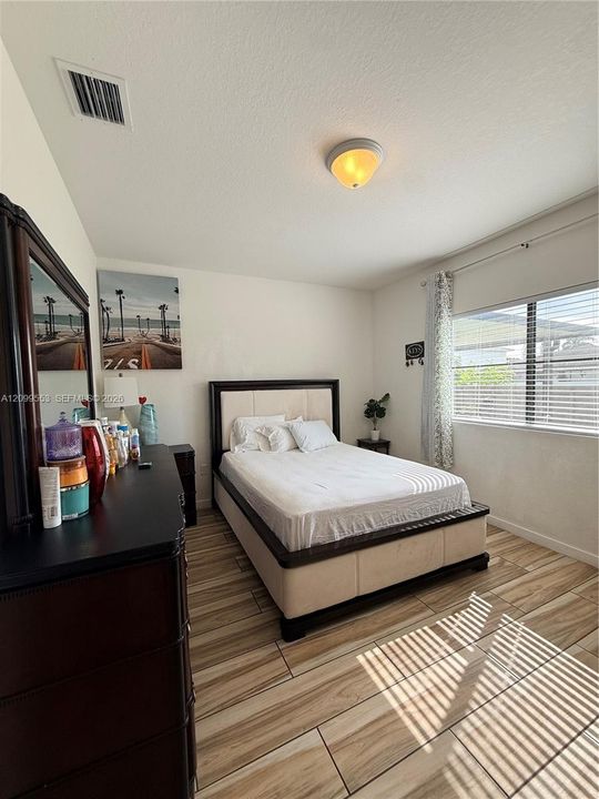 For Rent: $3,300 (4 beds, 2 baths, 1840 Square Feet)