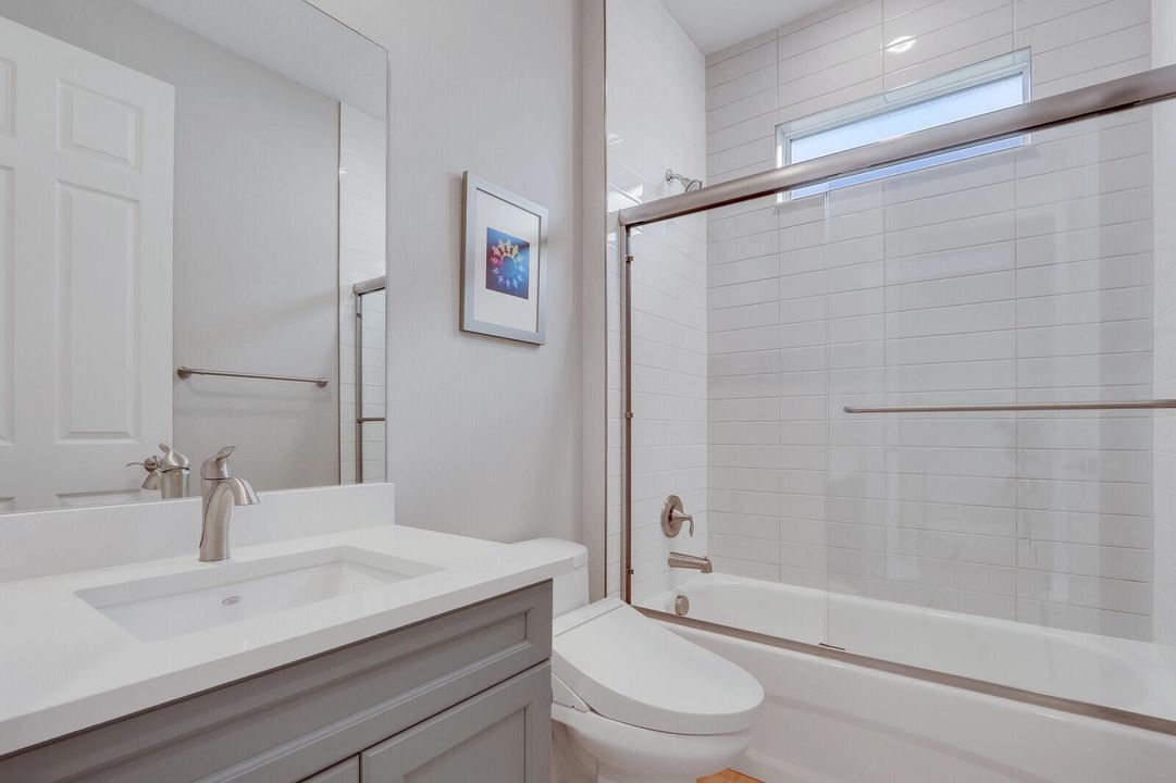 BATHROOM 2