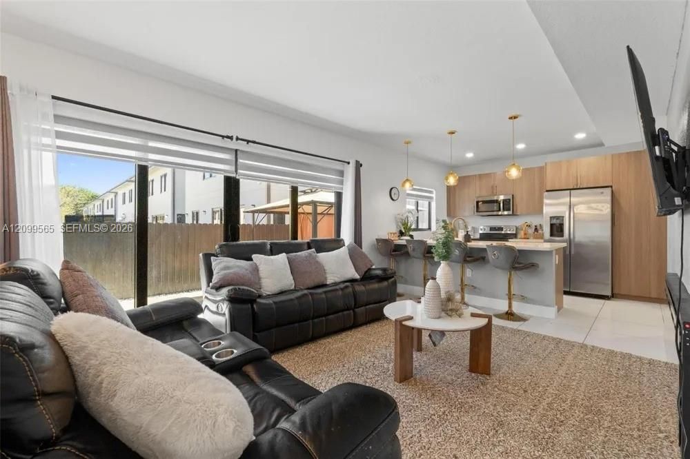 For Sale: $540,000 (4 beds, 3 baths, 1902 Square Feet)