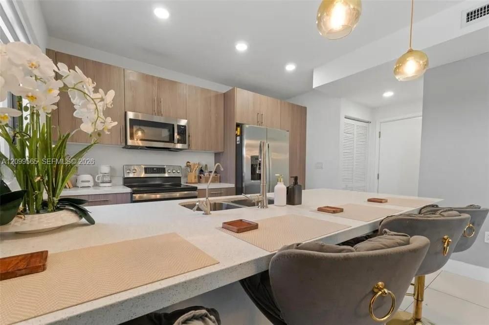 For Sale: $540,000 (4 beds, 3 baths, 1902 Square Feet)