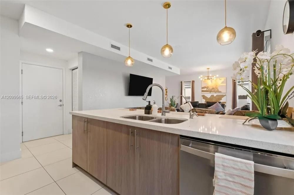For Sale: $540,000 (4 beds, 3 baths, 1902 Square Feet)