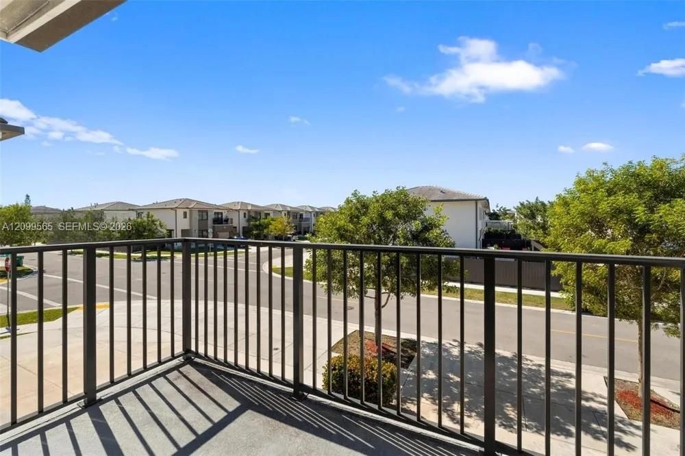 For Sale: $540,000 (4 beds, 3 baths, 1902 Square Feet)