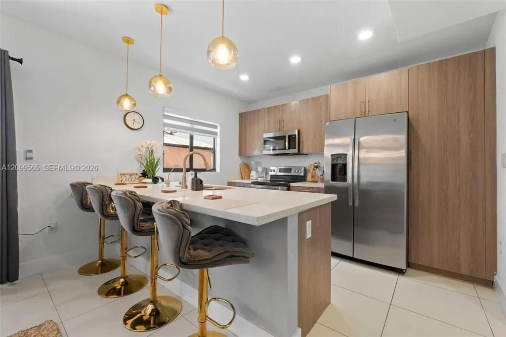 For Sale: $540,000 (4 beds, 3 baths, 1902 Square Feet)