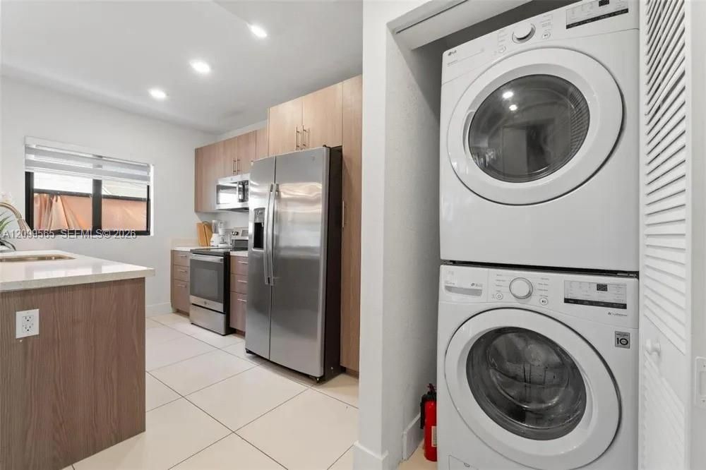 For Sale: $540,000 (4 beds, 3 baths, 1902 Square Feet)