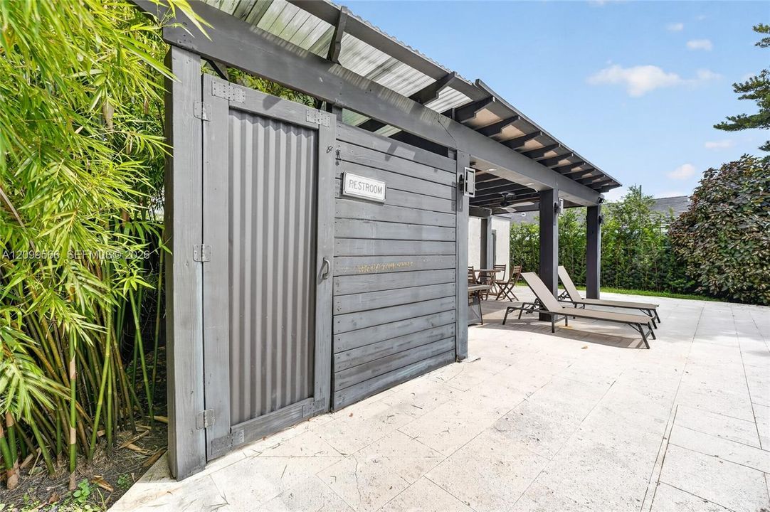 For Sale: $1,100,000 (4 beds, 3 baths, 2552 Square Feet)