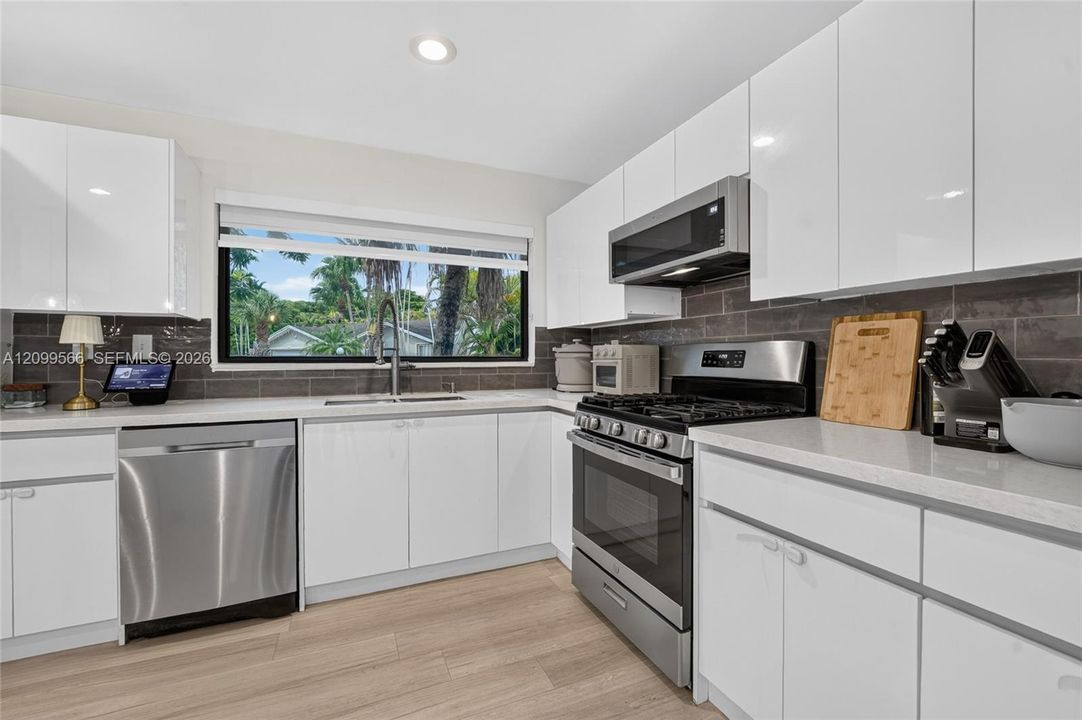For Sale: $1,100,000 (4 beds, 3 baths, 2552 Square Feet)