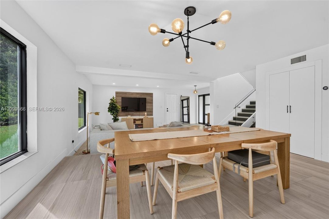 For Sale: $1,100,000 (4 beds, 3 baths, 2552 Square Feet)