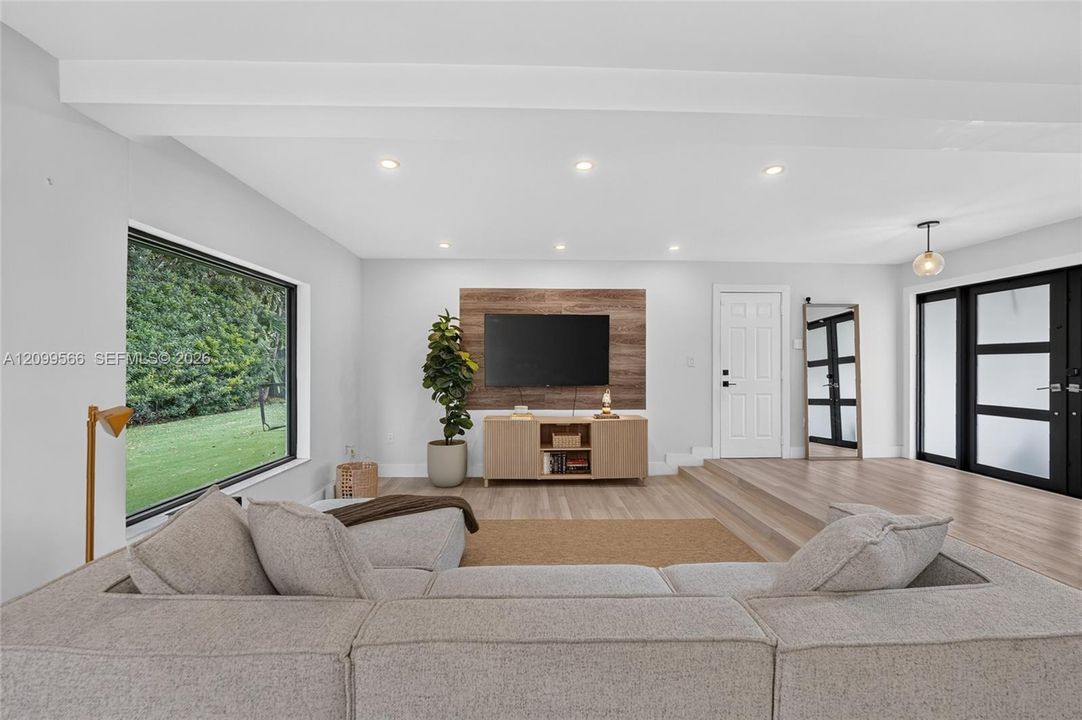 For Sale: $1,100,000 (4 beds, 3 baths, 2552 Square Feet)