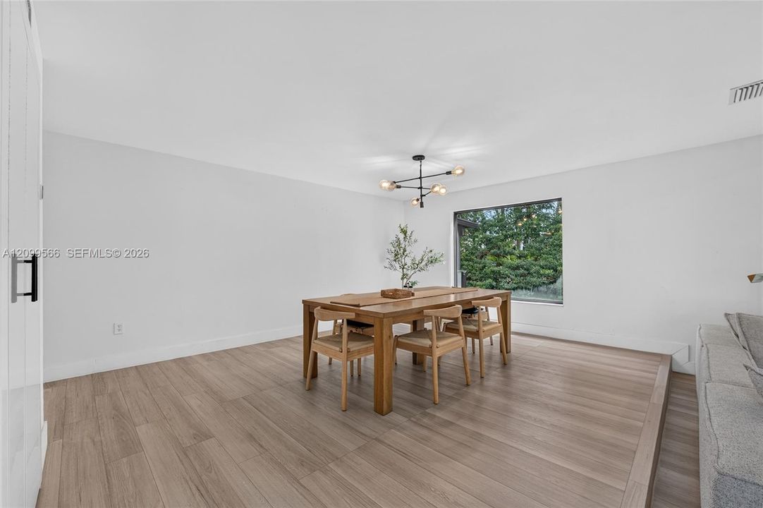 For Sale: $1,100,000 (4 beds, 3 baths, 2552 Square Feet)