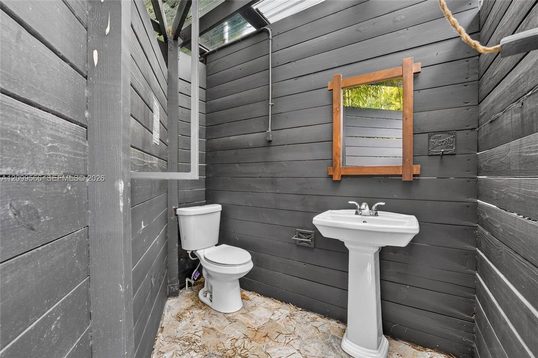 For Sale: $1,100,000 (4 beds, 3 baths, 2552 Square Feet)