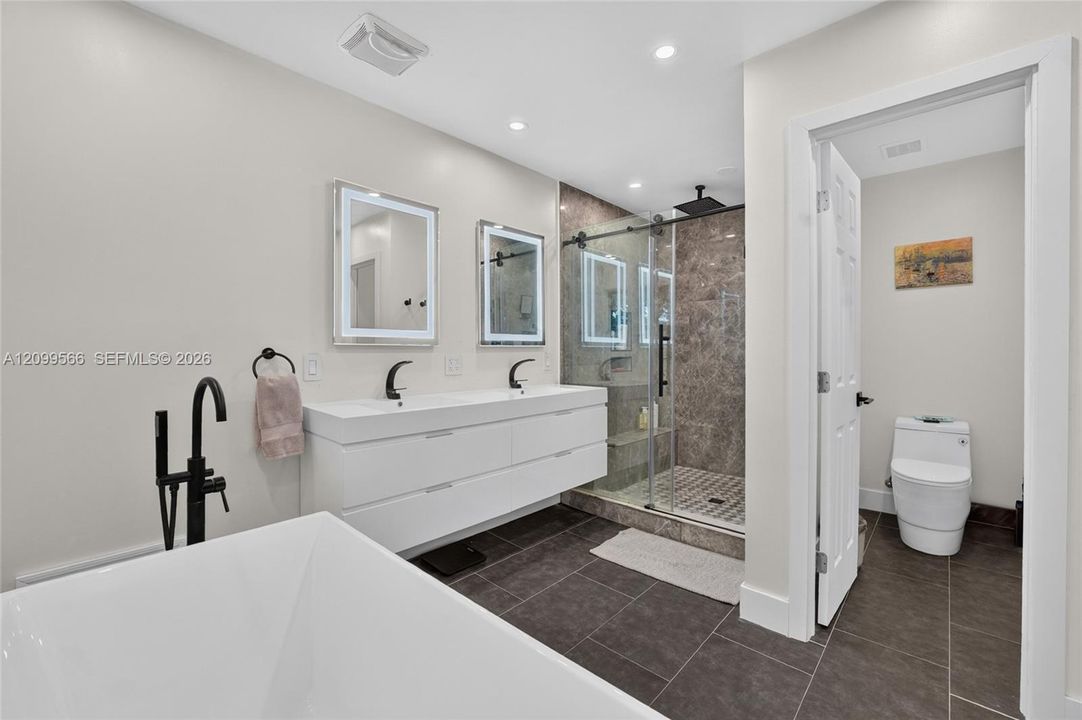 For Sale: $1,100,000 (4 beds, 3 baths, 2552 Square Feet)