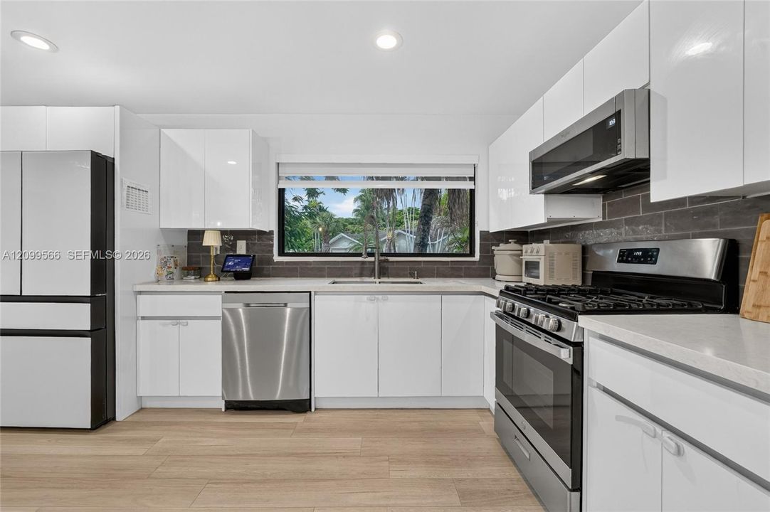 For Sale: $1,100,000 (4 beds, 3 baths, 2552 Square Feet)