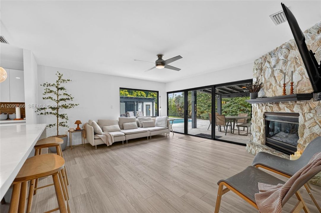 For Sale: $1,100,000 (4 beds, 3 baths, 2552 Square Feet)