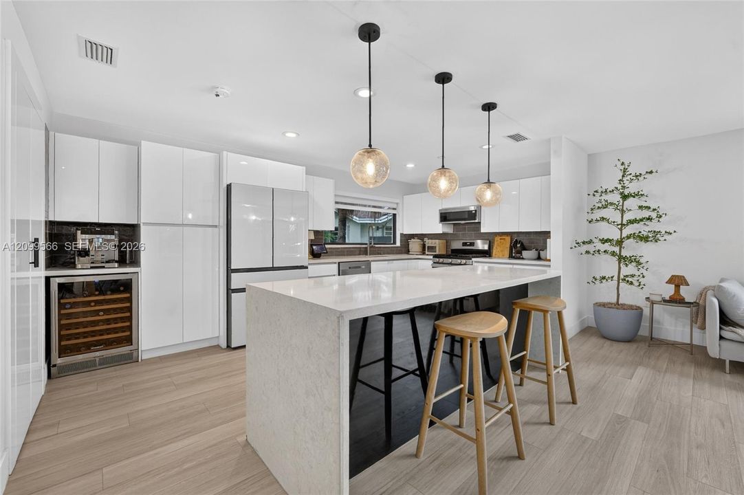 For Sale: $1,100,000 (4 beds, 3 baths, 2552 Square Feet)