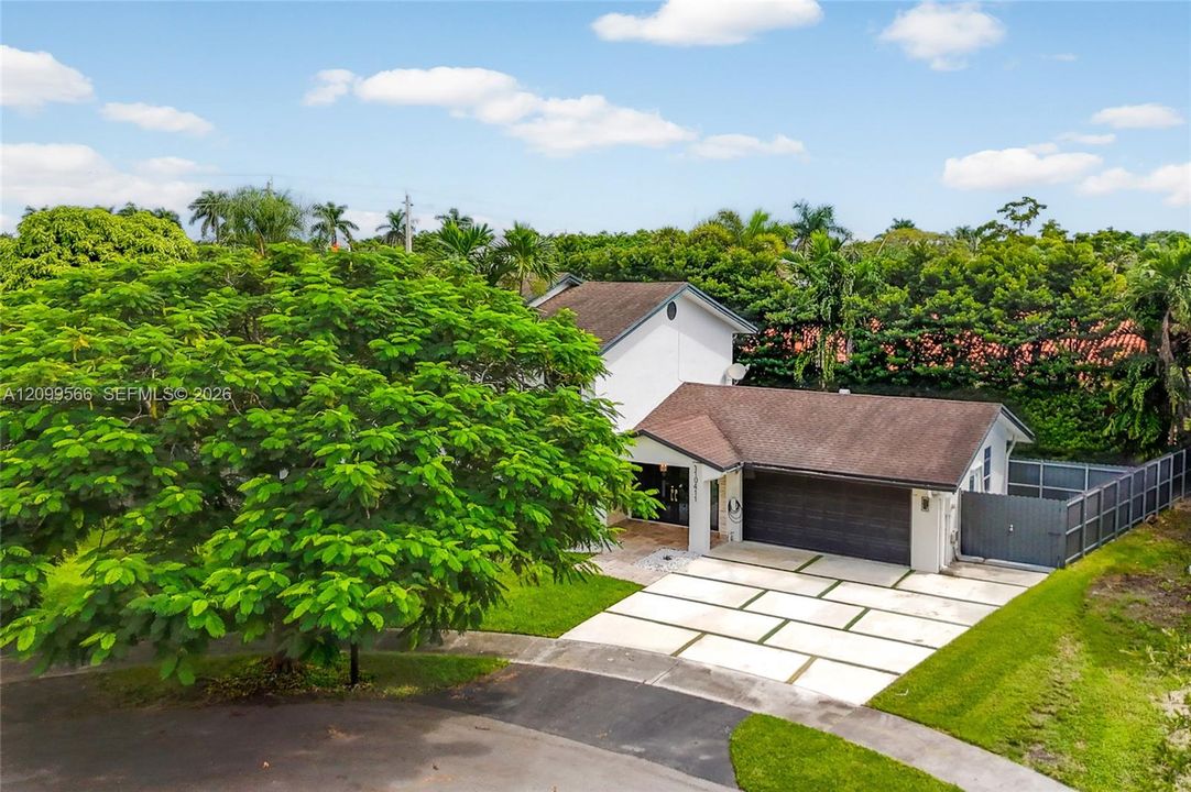 For Sale: $1,100,000 (4 beds, 3 baths, 2552 Square Feet)