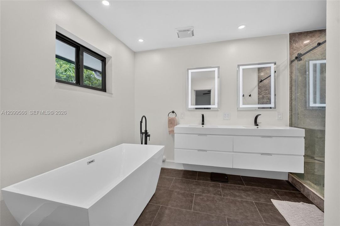 For Sale: $1,100,000 (4 beds, 3 baths, 2552 Square Feet)