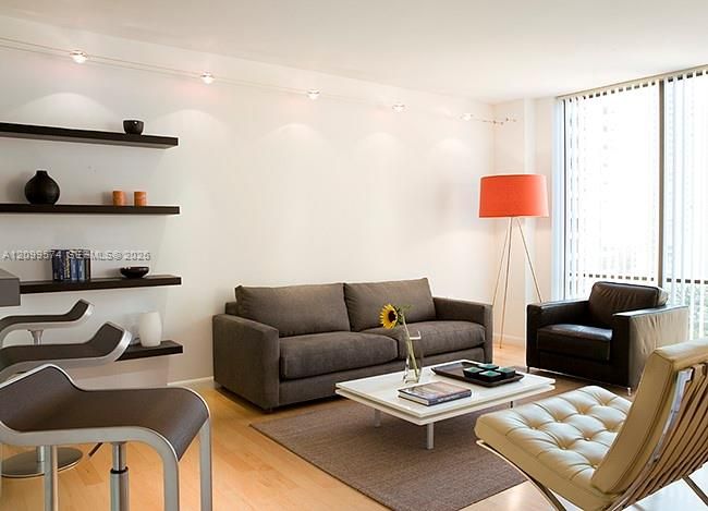 For Rent: $4,800 (2 beds, 2 baths, 1249 Square Feet)