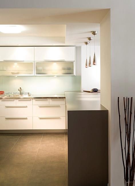 For Rent: $4,800 (2 beds, 2 baths, 1249 Square Feet)