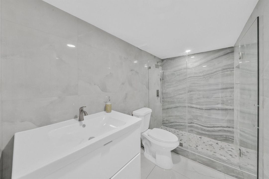 8 Bathroom (1)