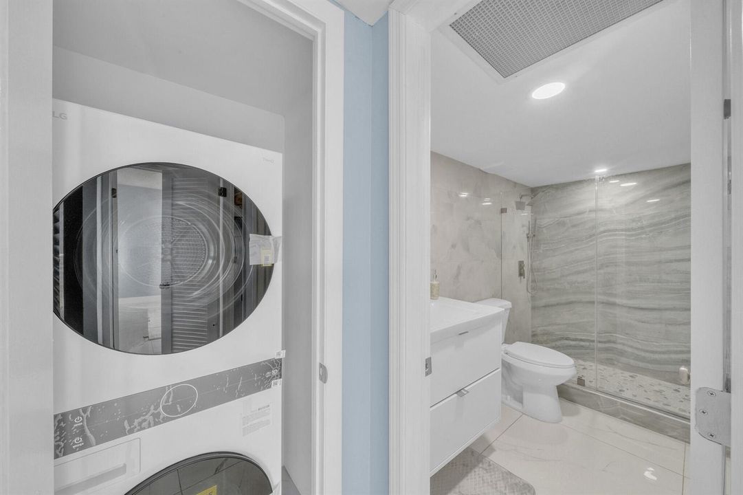 LAUNDRY CLOSET