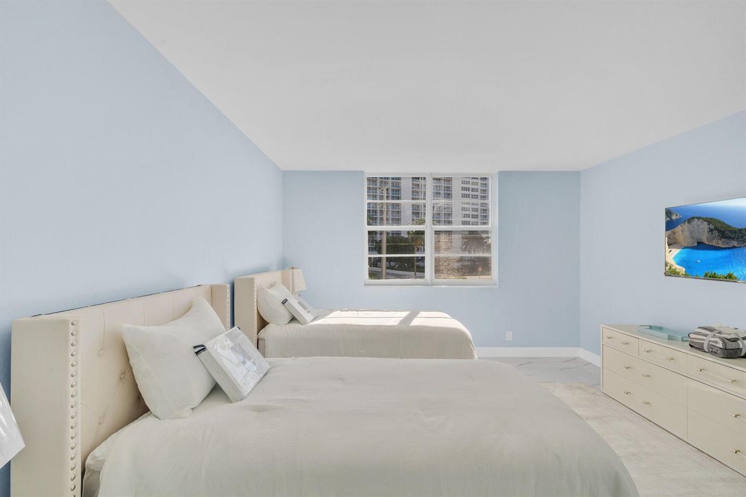 10 Bedroom (2)A