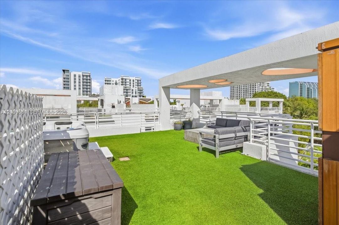 En Venta: $1,895,000 (3 camas, 2 baños, 2236 Pies cuadrados)