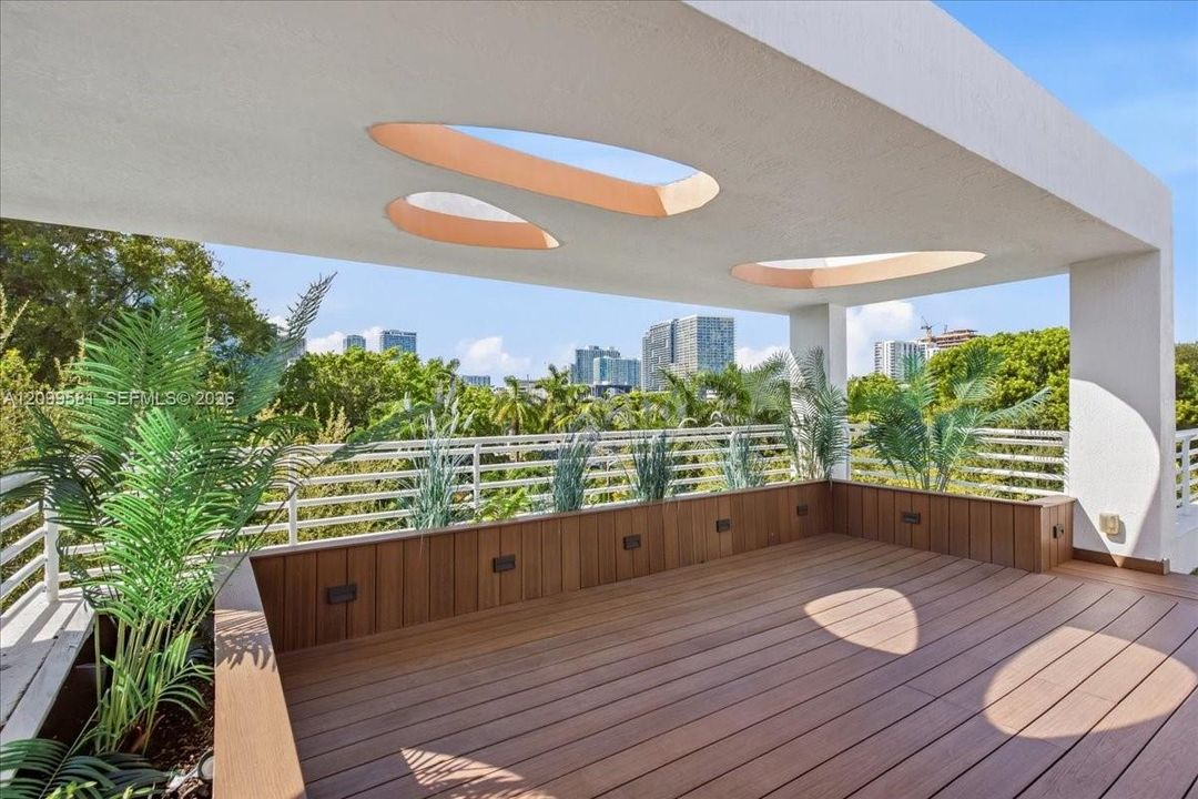 En Venta: $1,895,000 (3 camas, 2 baños, 2236 Pies cuadrados)