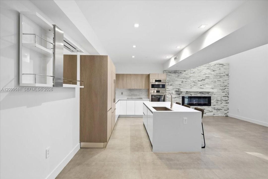 En Venta: $1,895,000 (3 camas, 2 baños, 2236 Pies cuadrados)