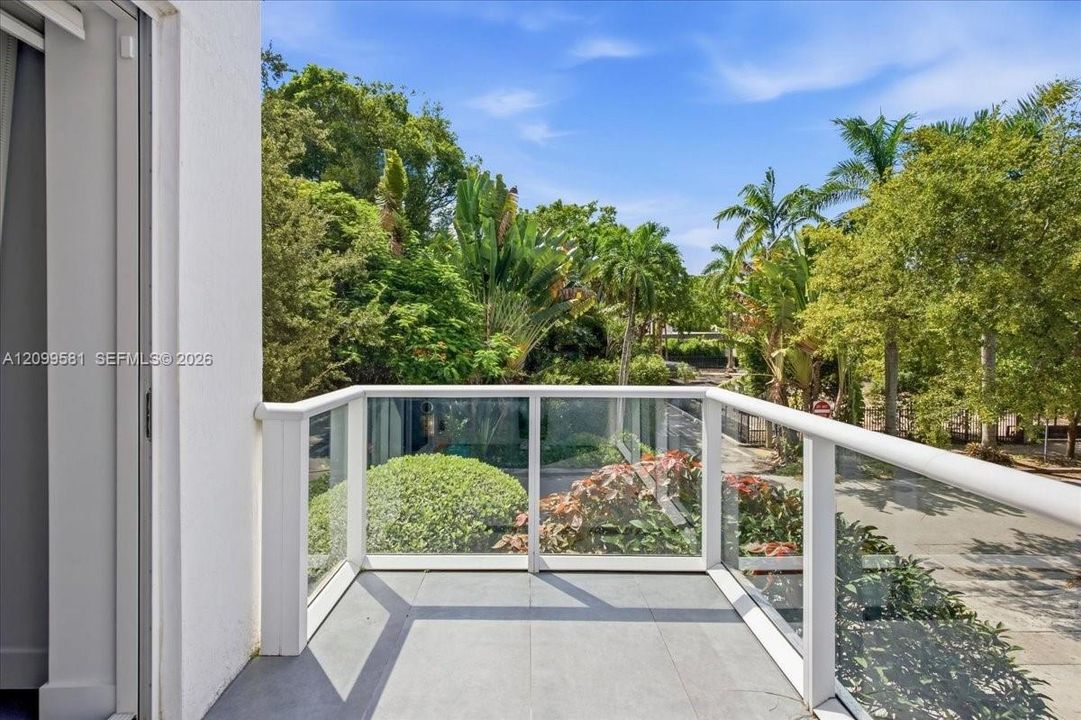 En Venta: $1,895,000 (3 camas, 2 baños, 2236 Pies cuadrados)