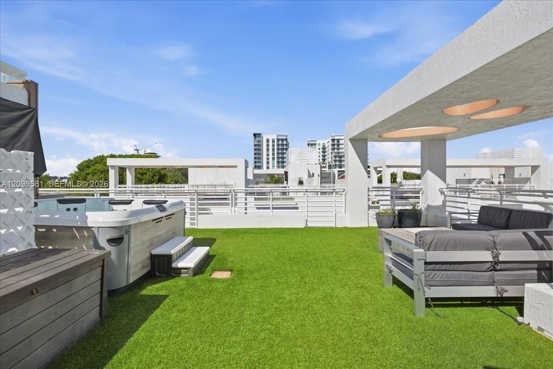 En Venta: $1,895,000 (3 camas, 2 baños, 2236 Pies cuadrados)