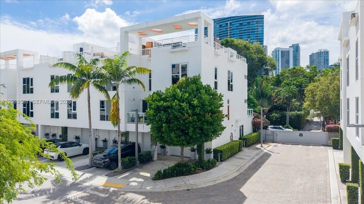 En Venta: $1,895,000 (3 camas, 2 baños, 2236 Pies cuadrados)